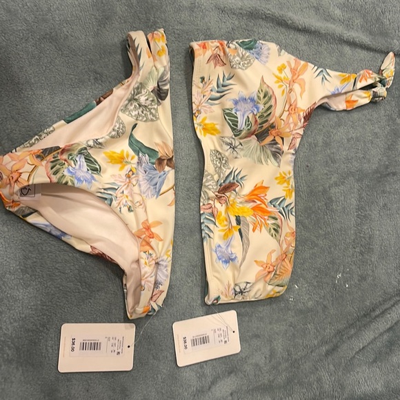 Bikini Dillard’s Small Bottom Large top - Picture 2 of 9